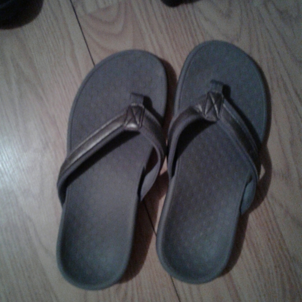 Silver/grey Vionic sandals